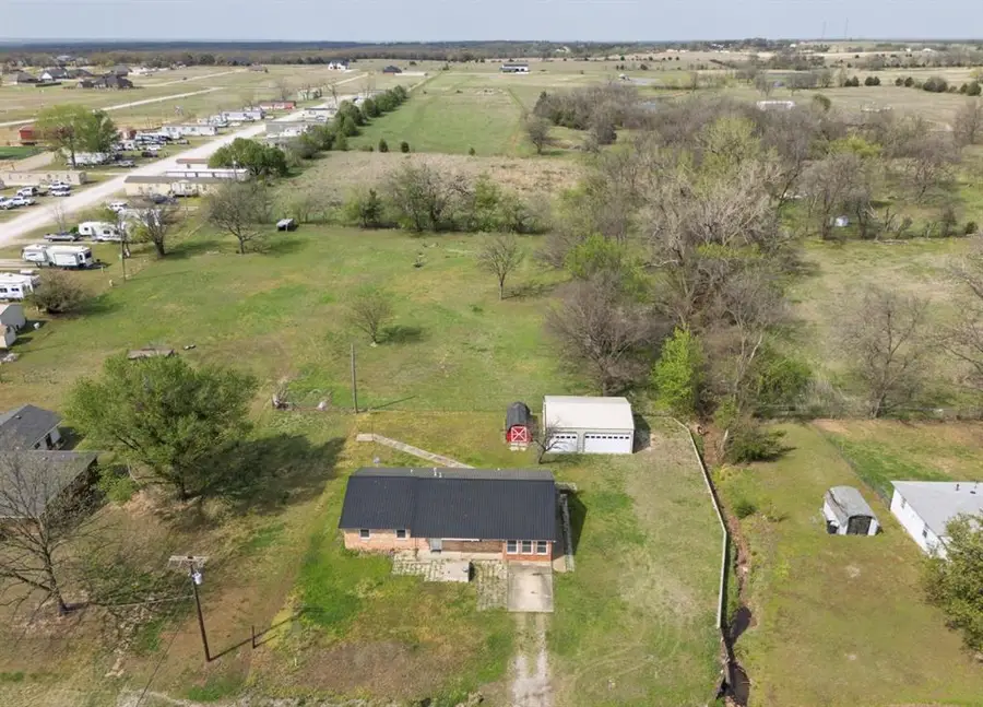 1310 W 15th Street, Prague, OK 74864 - #2