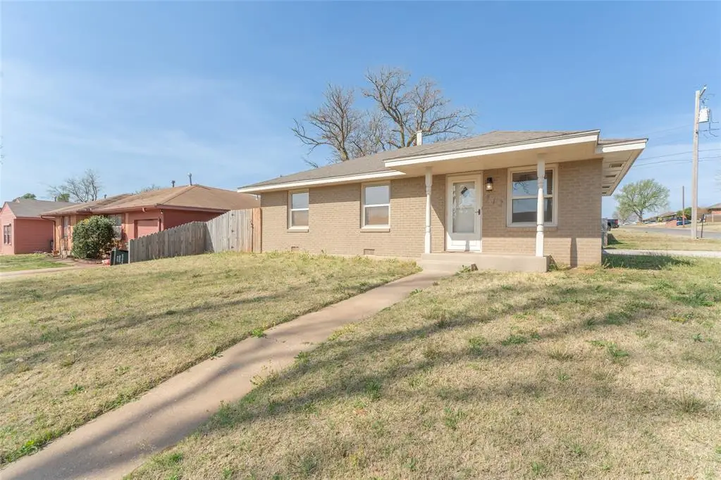 712 Santa Fe Drive, Clinton, OK 73601 - #1