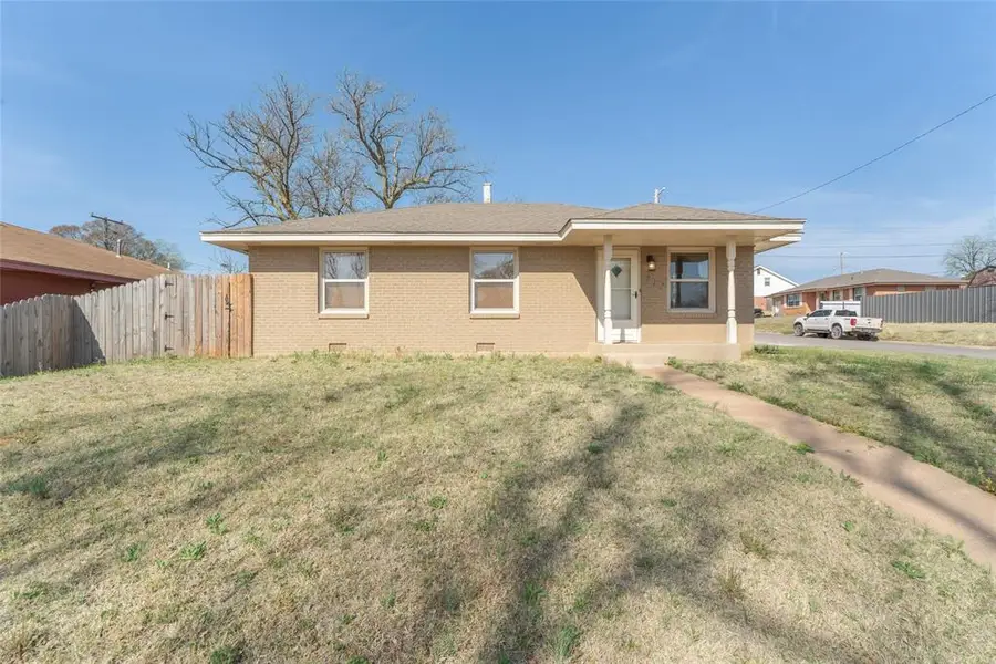 712 Santa Fe Drive, Clinton, OK 73601 - #2