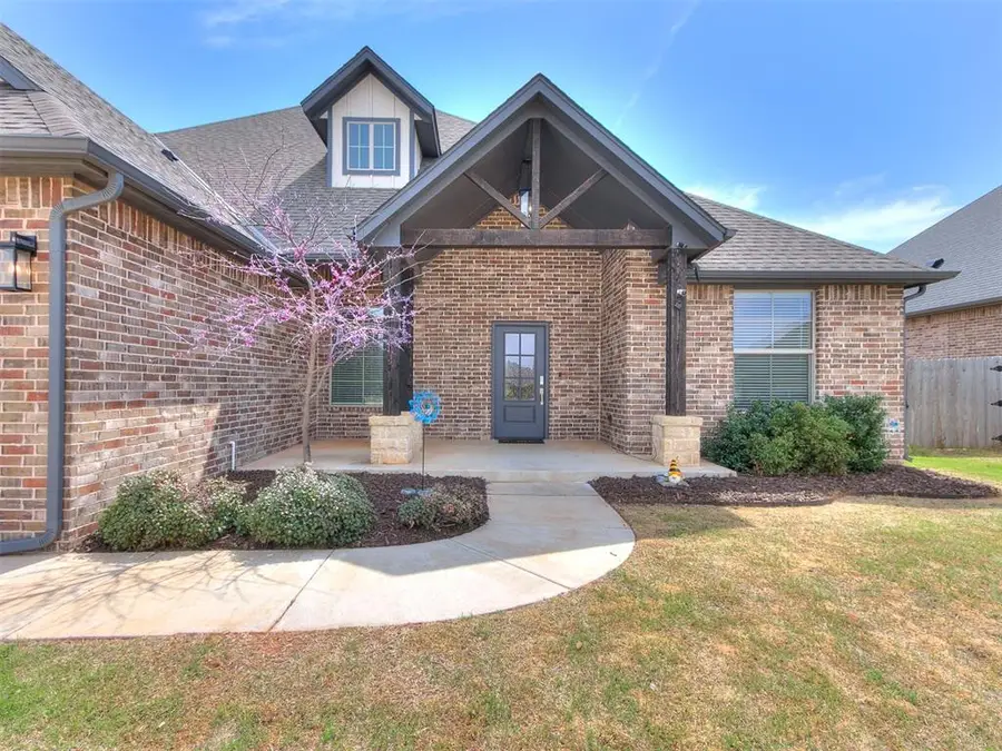 1124 Colonial Avenue, Tuttle, OK 73089 - #2