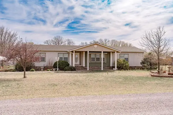 17306 E 1130 Road, Sweetwater, OK 73666