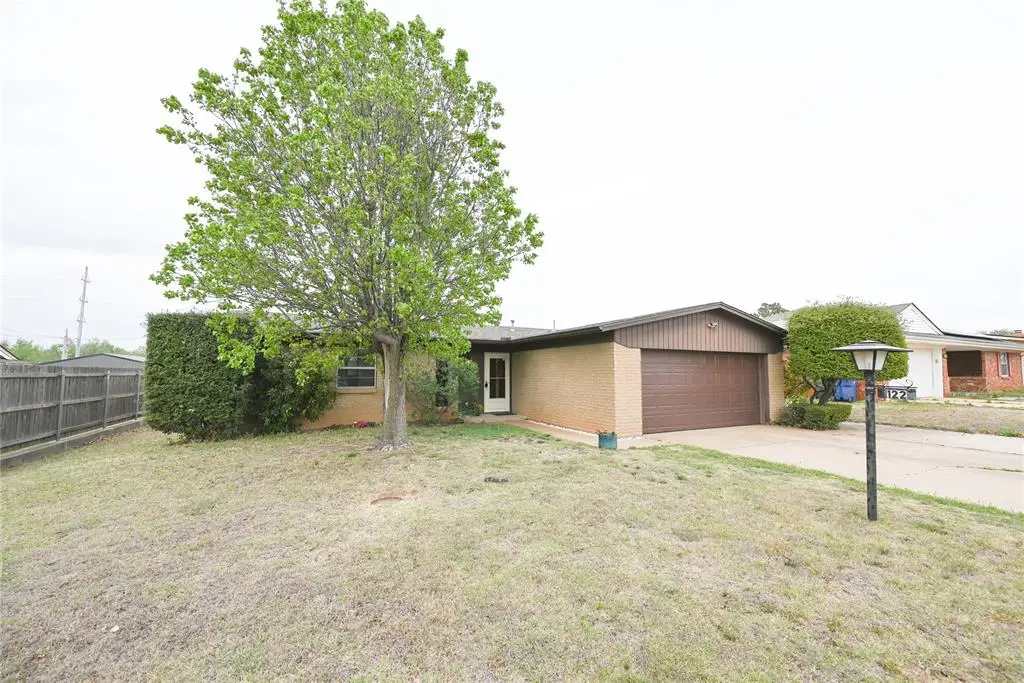 122 Ruskin Place, Chickasha, OK 73018 - #1