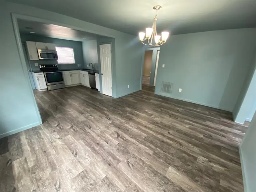 555 E Harmon Drive, Midwest City, OK 73110 - #3