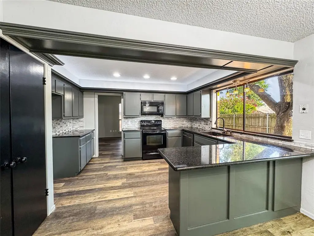 112 Wellington Lane, Moore, OK 73160 - #1