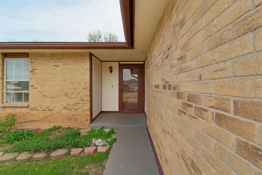 1624 NE 4th Street, Moore, OK 73160 - #2