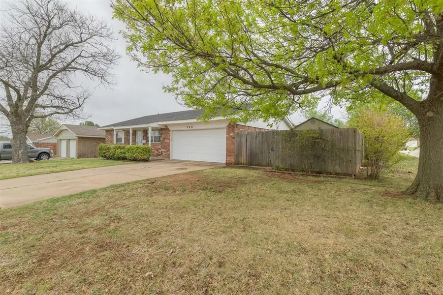200 E Beech Avenue, Yukon, OK 73099 - #2