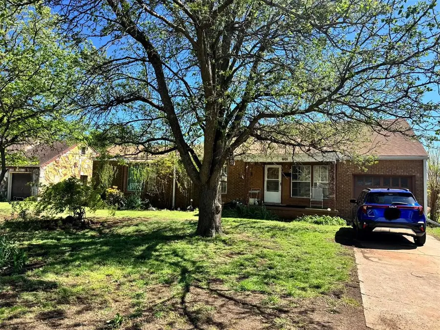 601 W Apache Street, Lindsay, OK 73052 - #2