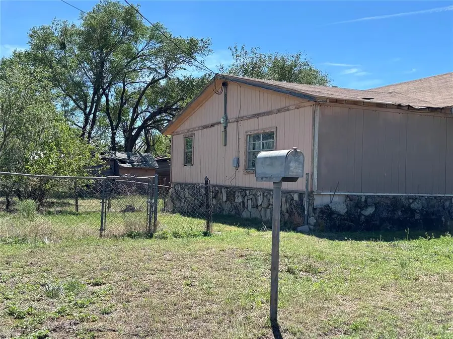 401 W Friendship Street, Mangum, OK 73554 - #3