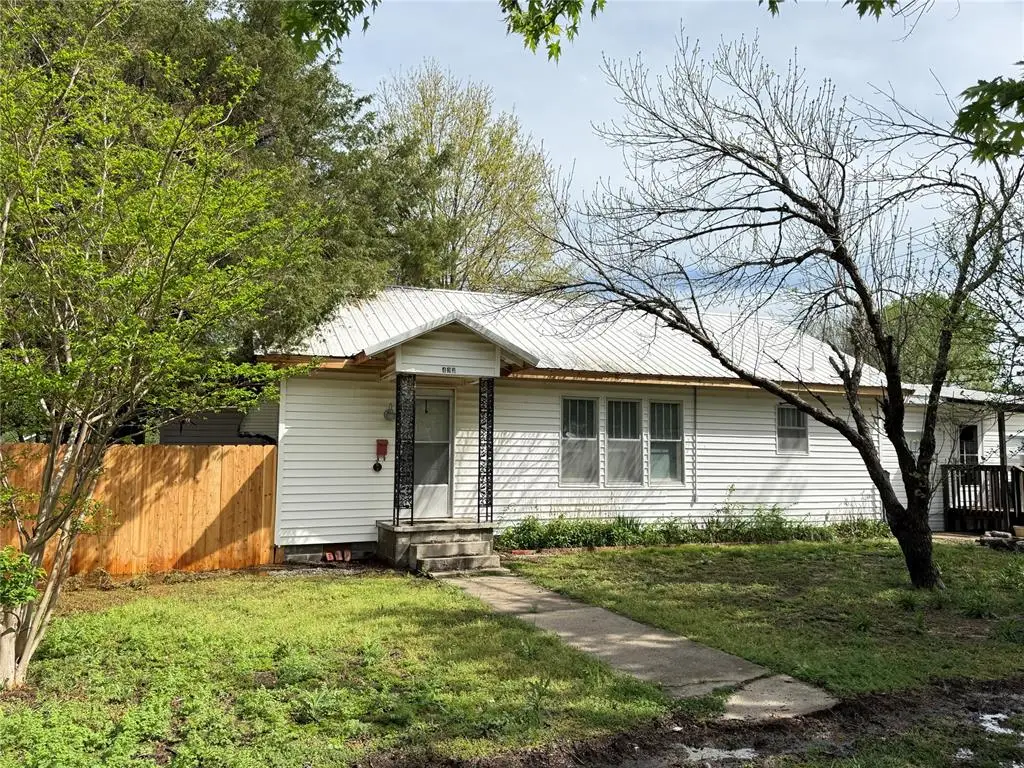 427 E St Louis Street, Wetumka, OK 74883 - #1