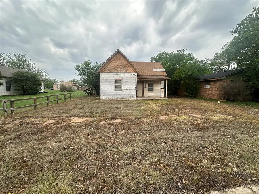 313 S 17th Street, Frederick, OK 73542 - #2