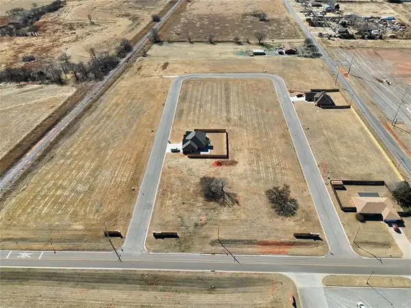 11 Flintlock Trail, Clinton, OK 73601