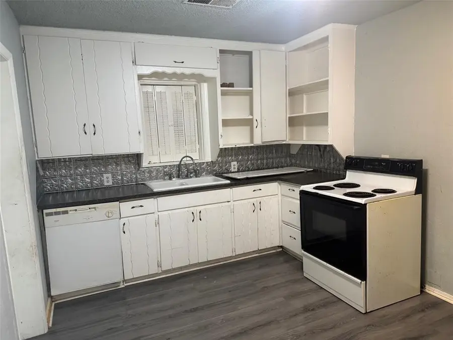 1040 SW 49 Street, Oklahoma City, OK 73109 - #2