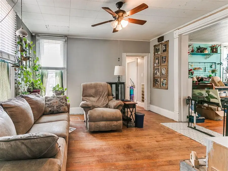 807 E Noble Avenue, Guthrie, OK 73044 - #3