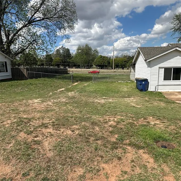 1012 Grand Terrace, Chickasha, OK 73018 - #2