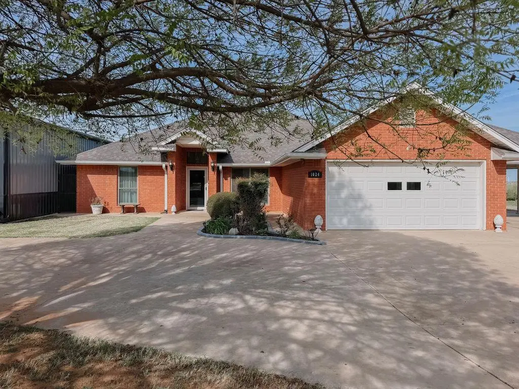 1024 N Marion Avenue, Hinton, OK 73047 - #1