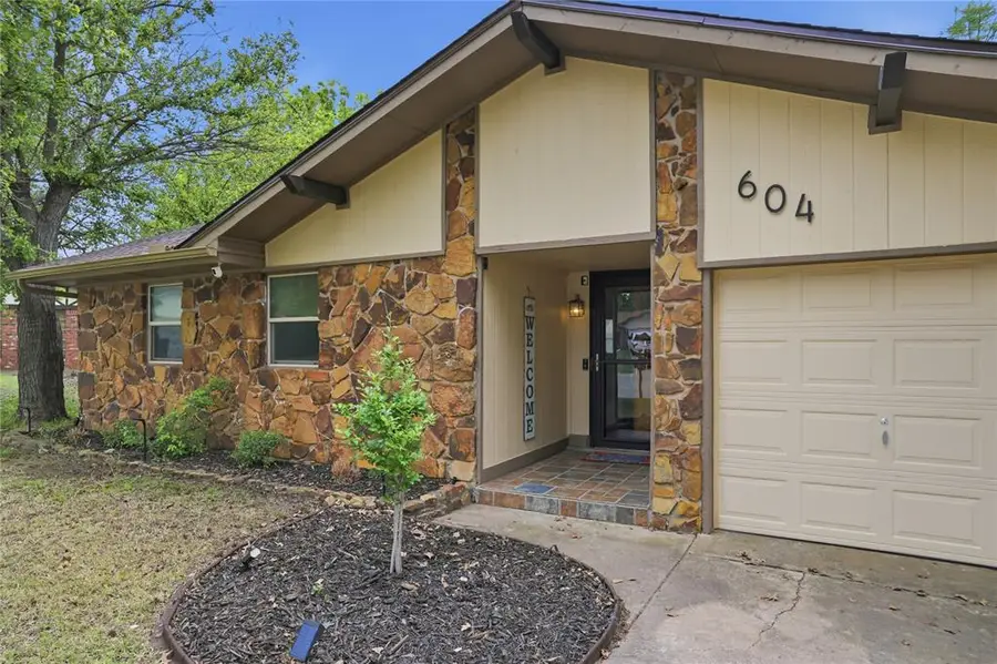 604 SW 25th Street, Moore, OK 73160 - #2