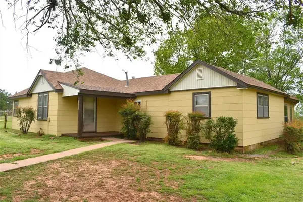 1208 S Grand, Ninnekah, OK 73067