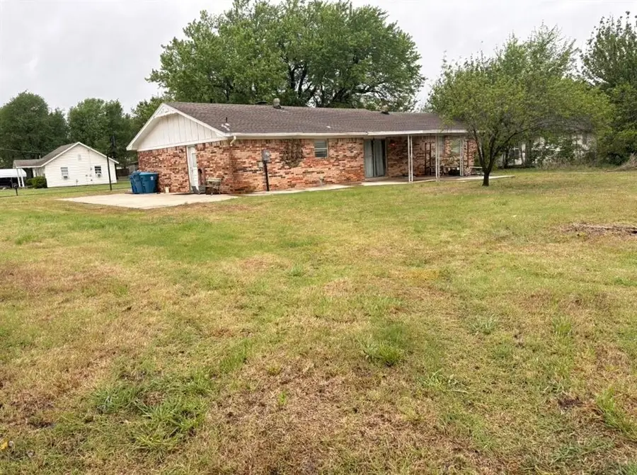 302 NW 1st Street, Tuttle, OK 73089 - #3