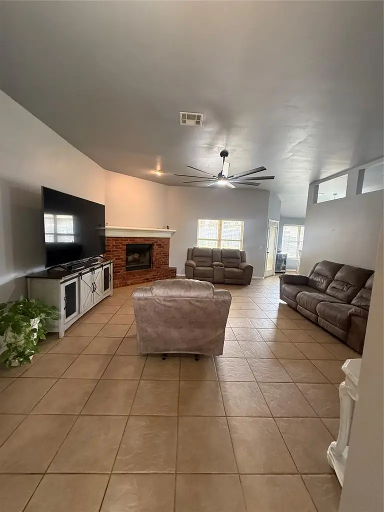 1800 Meadow Run Drive, Moore, OK 73160 - #2