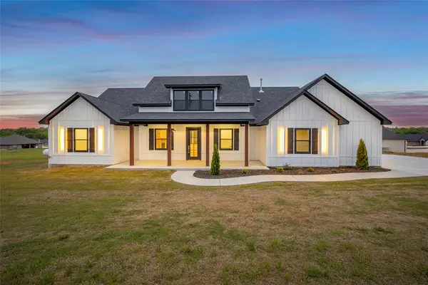 1180 Wolf Creek Drive, Blanchard, OK 73010