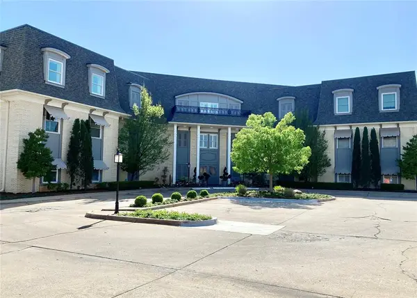 1114 Sherwood Lane #B-2, Nichols Hills, OK 73116