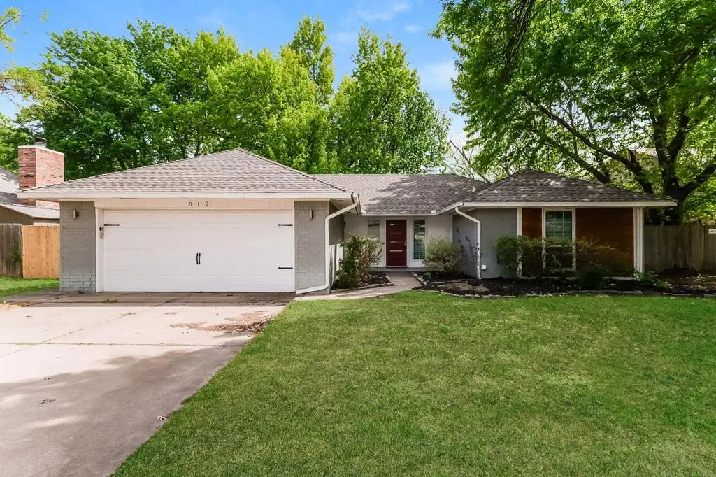 812 Lakeside Circle, Edmond, OK 73012 - #1