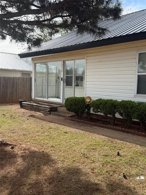 916 E A Street, Altus, OK 73521 - #3