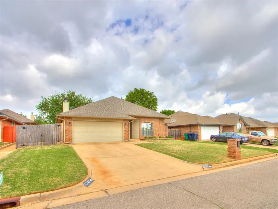 8213 Wilshire Ridge Drive, Oklahoma City, OK 73132 - #3