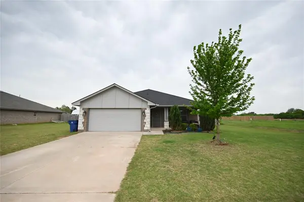 911 Sleepy Hollow Boulevard, Chickasha, OK 73018