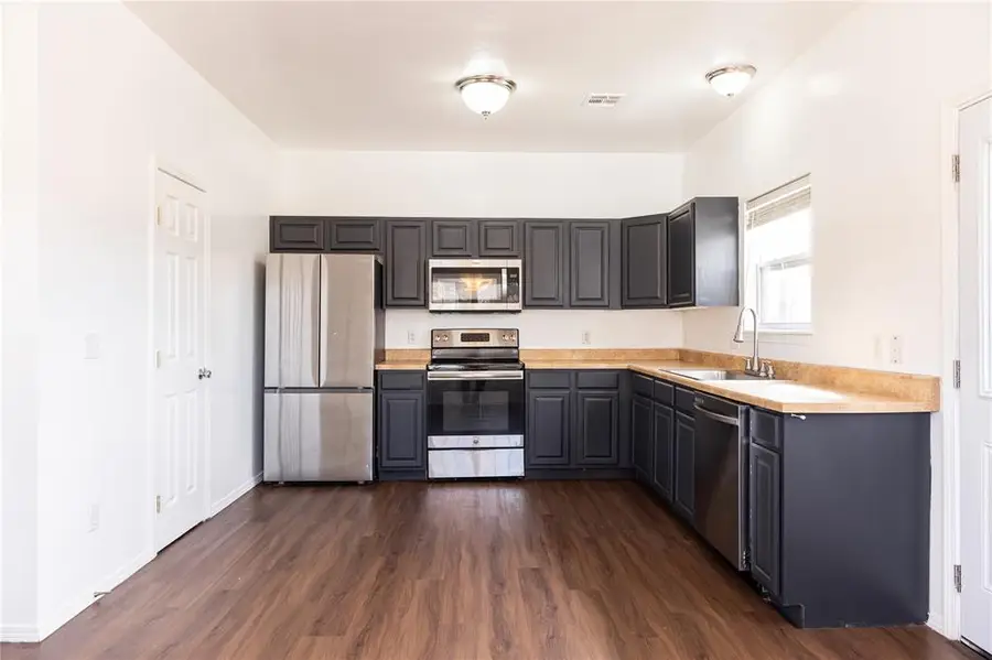 915 E Perkins Avenue, Guthrie, OK 73044 - #3