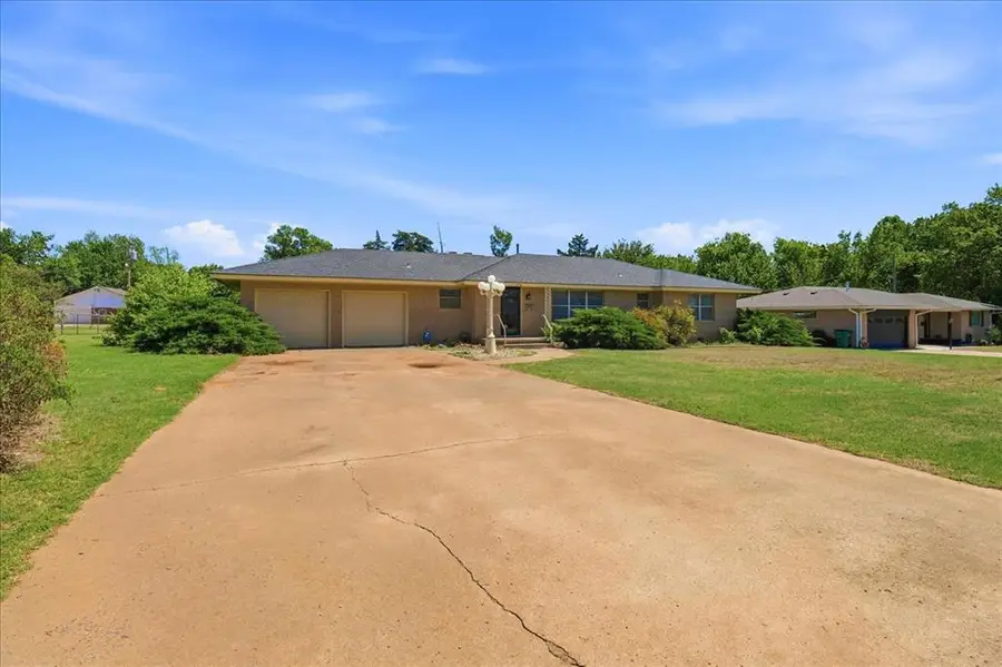 616 N Broadway Street, Hobart, OK 73651 - #3