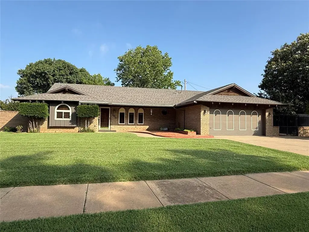 2013 N Mockingbird Lane, Altus, OK 73521 - #1