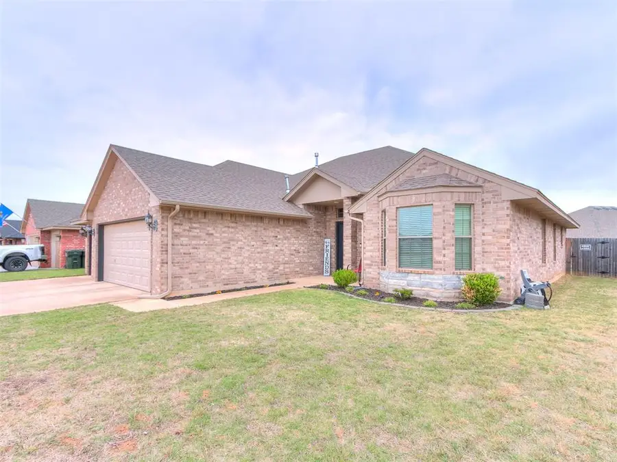 809 Dover Mansion Road, Yukon, OK 73099 - #3