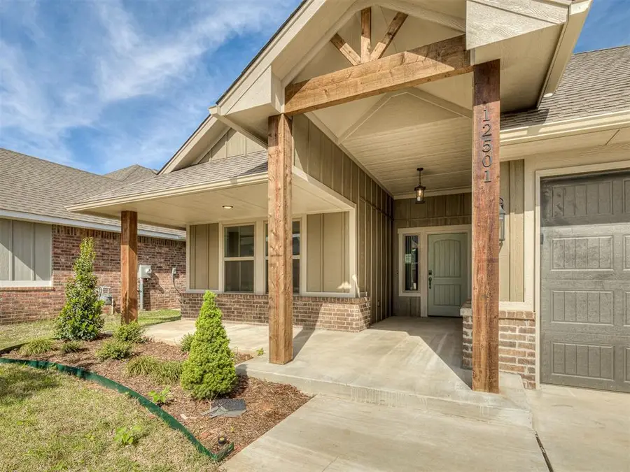 12501 Dolche Vita Drive, Yukon, OK 73099 - #3