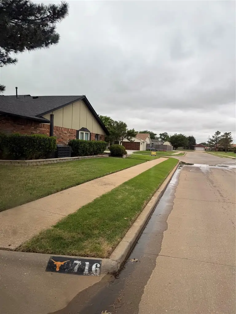 716 NE Canterbury Street, Altus, OK 73521 - #2