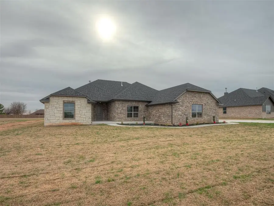 8561 Oak Tree Circle, Edmond, OK 73025 - #2