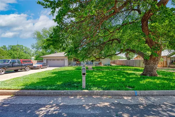 704 N Broadway Street, Sayre, OK 73662