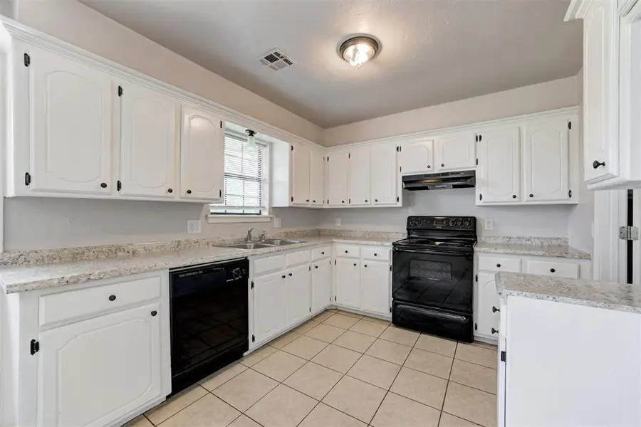 910 W Kyle Way, Mustang, OK 73064 - #2