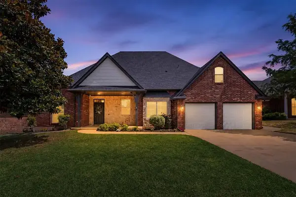 305 E Richmond Terrace, Mustang, OK 73064