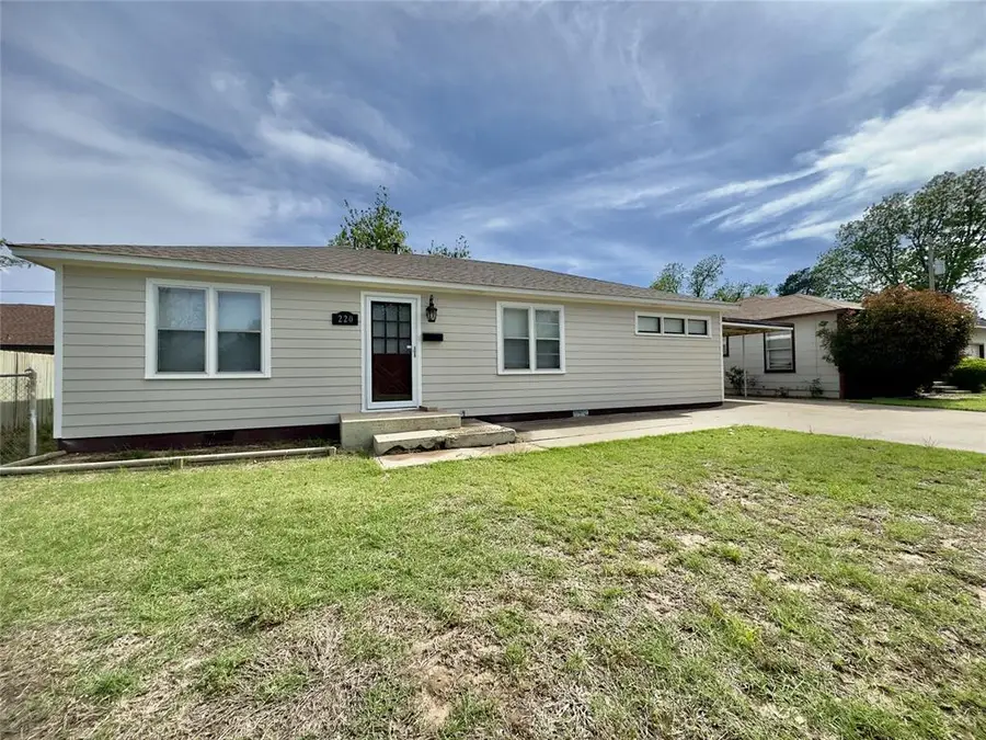 220 E Van Buren Street, Mangum, OK 73554 - #2