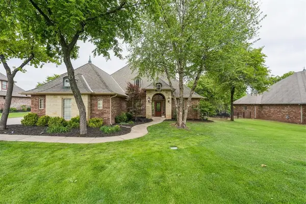8802 Belcaro Drive, Edmond, OK 73034