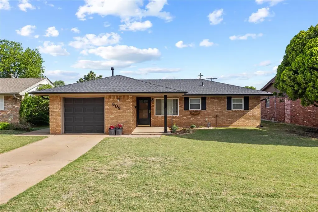 609 W 10th Street, Cordell, OK 73632 - #1