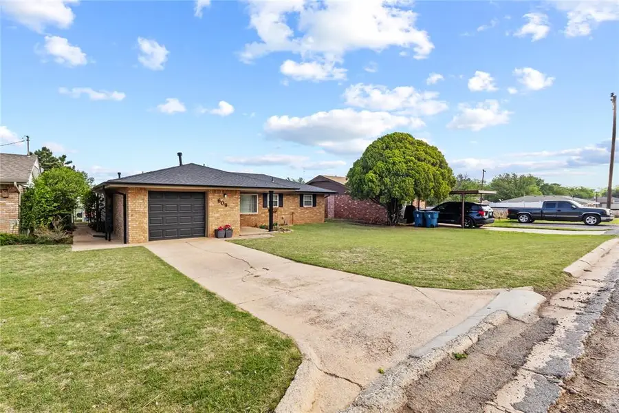 609 W 10th Street, Cordell, OK 73632 - #2