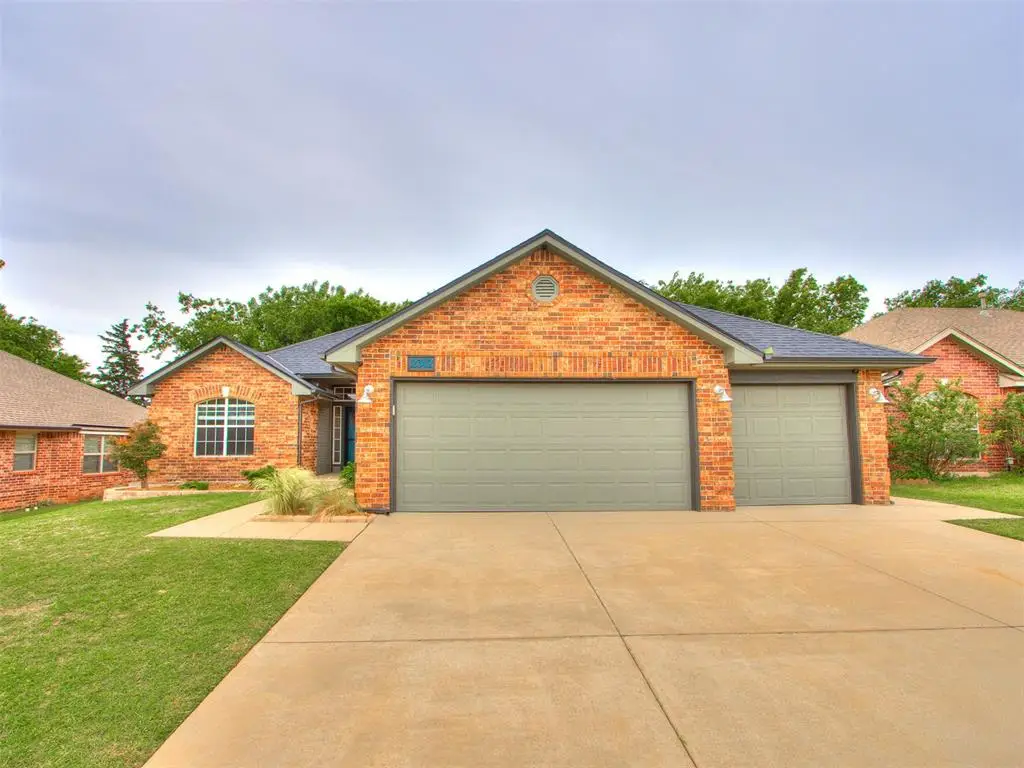 2312 NE 4th Street, Moore, OK 73160 - #1