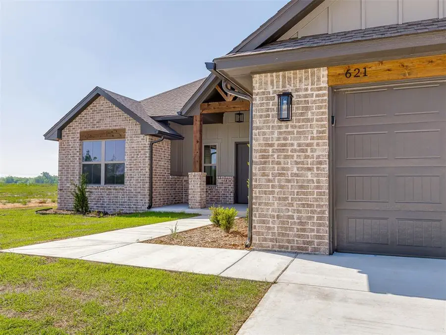 621 Trails End Drive, Shawnee, OK 74804 - #3