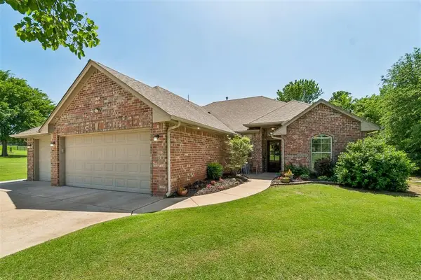 8308 Venezia Lane, Edmond, OK 73034