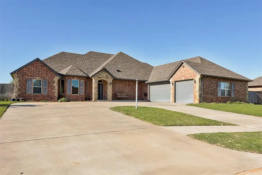 516 Kings Court, Tuttle, OK 73089 - #2