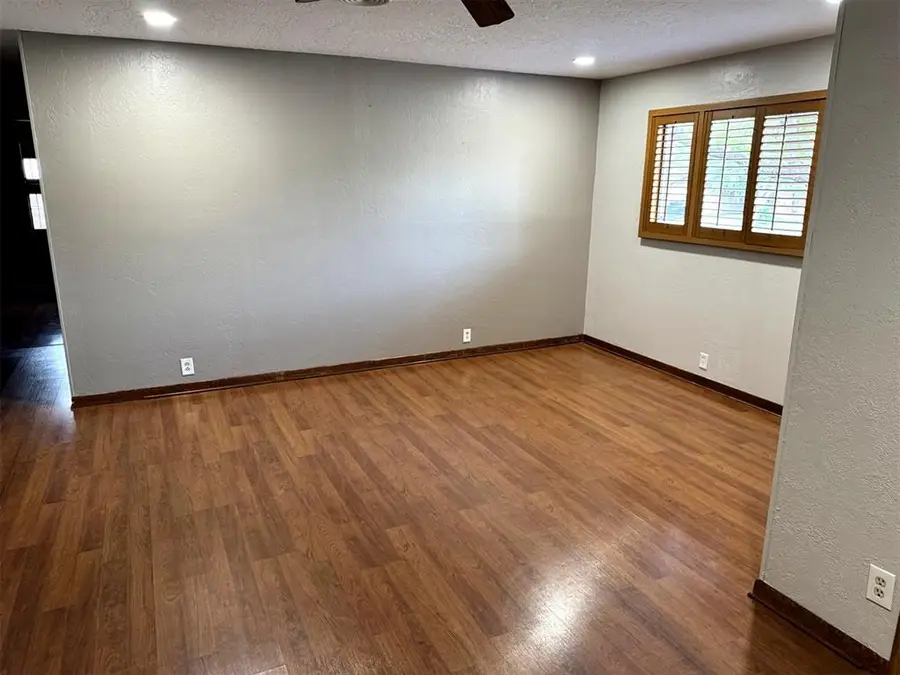 1105 S 13th Street, Clinton, OK 73601 - #3