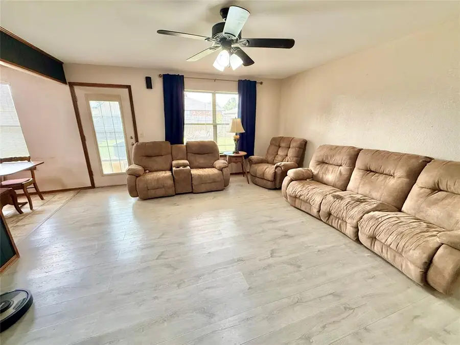 121 Bellgate Drive, Yukon, OK 73099 - #2
