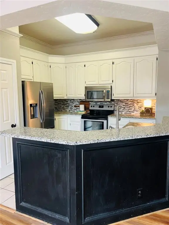 9420 Lansbrook Lane, Oklahoma City, OK 73162 - #3